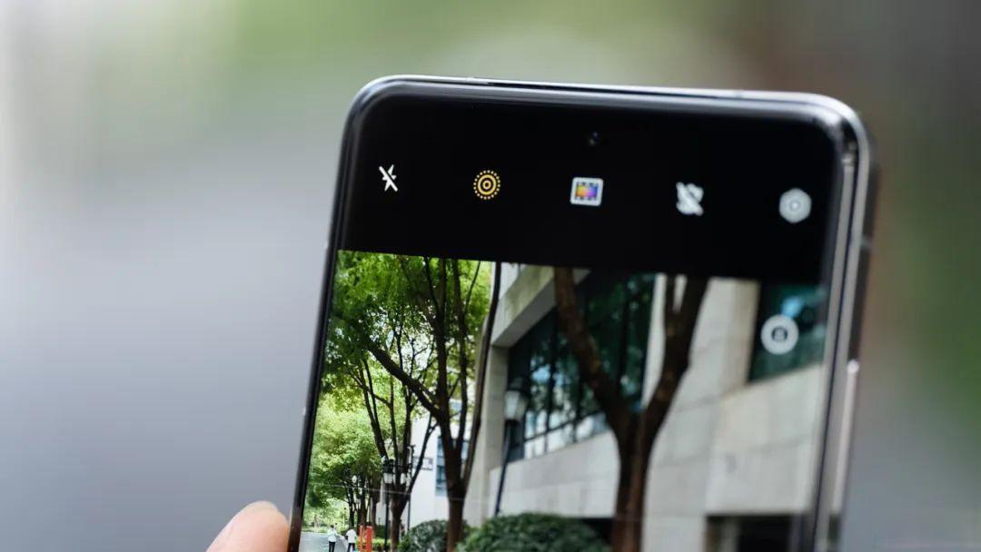 vivo X100 Ultra全面评测：蔡司两亿像素长焦与系统流畅度双突破