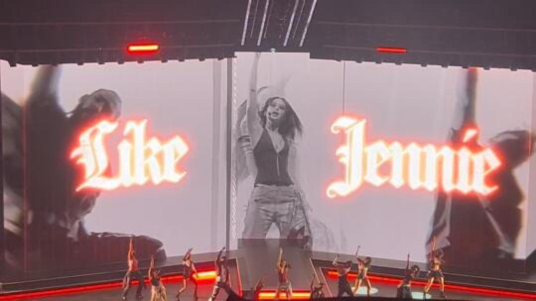 Jennie个唱惊现韩娱"神仙局":顶流打call团魂炸裂,刘在石都坐不住了