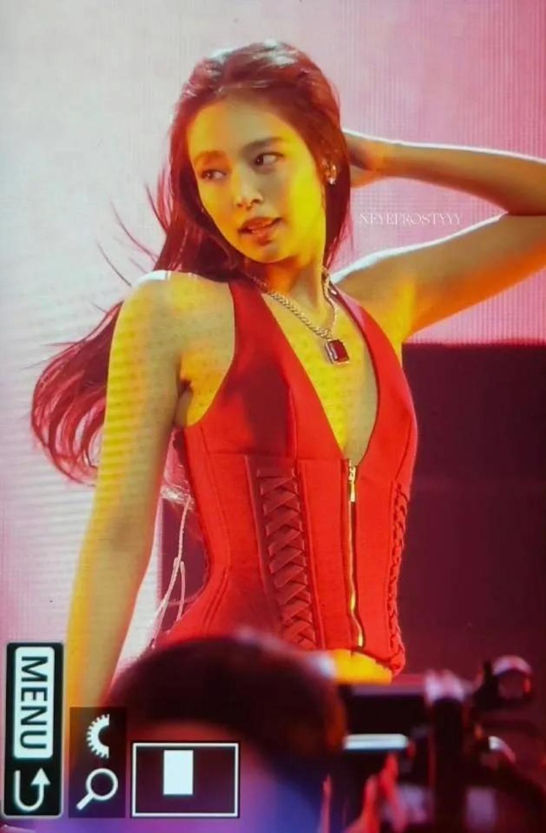 Jennie个唱惊现韩娱"神仙局":顶流打call团魂炸裂,刘在石都坐不住了