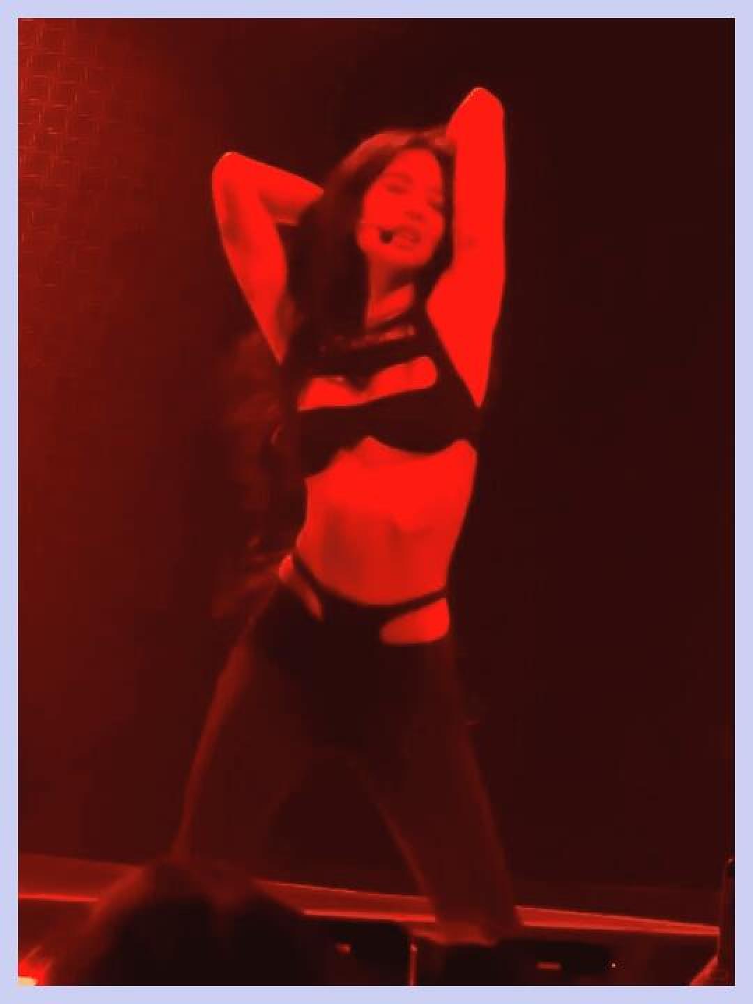 Jennie个唱惊现韩娱"神仙局":顶流打call团魂炸裂,刘在石都坐不住了