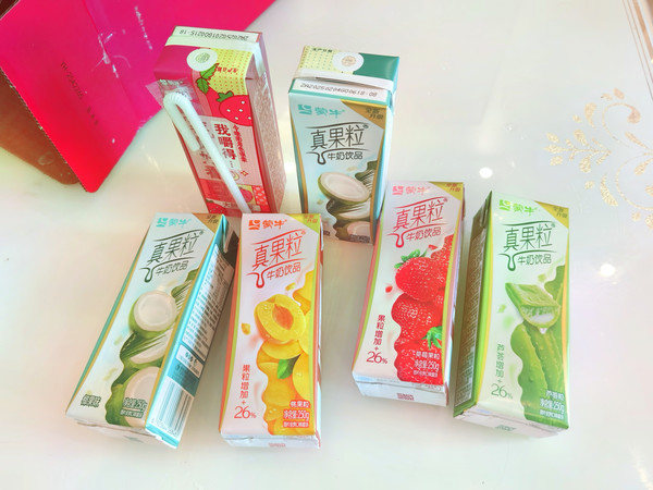 小朋友爱喝的蒙牛真果粒。
