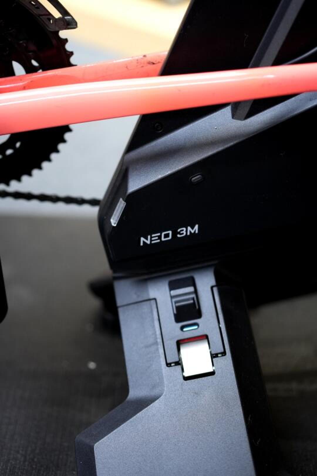 佳明NEO 3M骑行台实测:15°摇车+智能联动,室内训练竟比户外更爽?