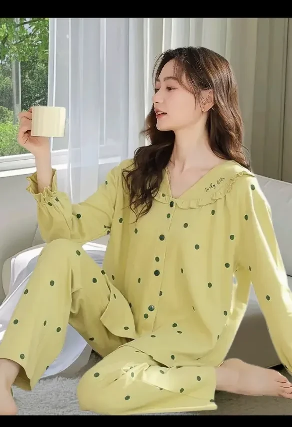 芬藤可安纯棉春秋新款舒适家居服套装。把春天穿在身上，做甜甜的梦
被闺蜜按头安利的芬腾可安睡衣！入手之后只想说，相见恨晚！
它是纯棉材质，贴身穿舒服得不像话，像被云朵轻轻裹住。春秋穿厚度刚刚好，不闷也不