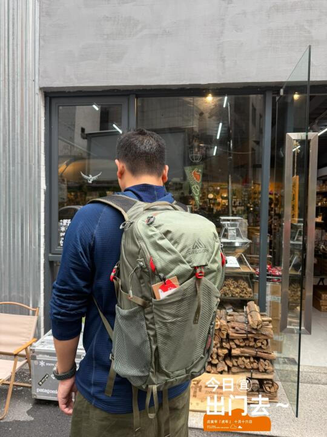 格里高利蜂鸟背包测评:轻量化设计+山系美学,2025新款如何征服都市与山野双场景?