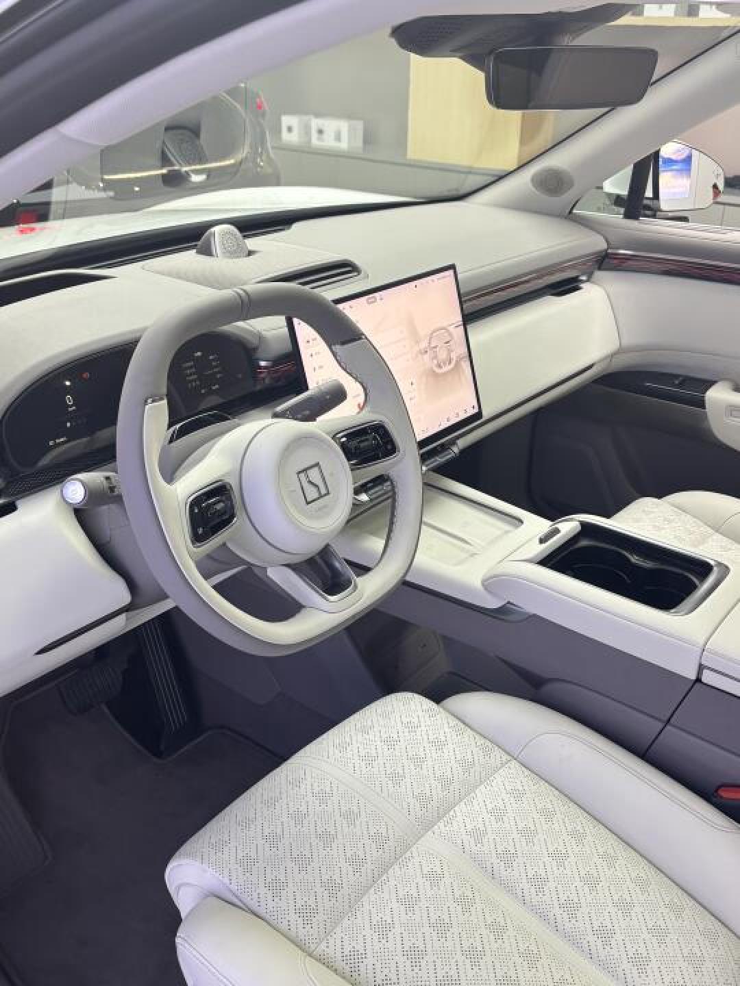 极氪7X大五座SUV:3.8秒破百+780km续航,家庭自驾全能新标杆