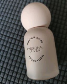 年度最美战利品：恋火PL绒绒限定蹭不掉粉底液
