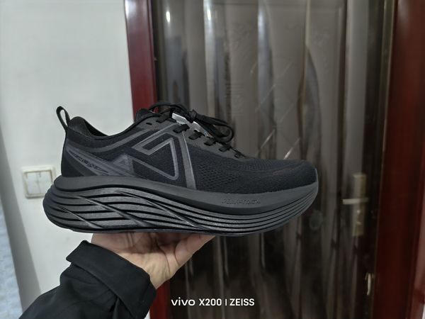 不积跬步无以至千里，匹克千里慢跑鞋