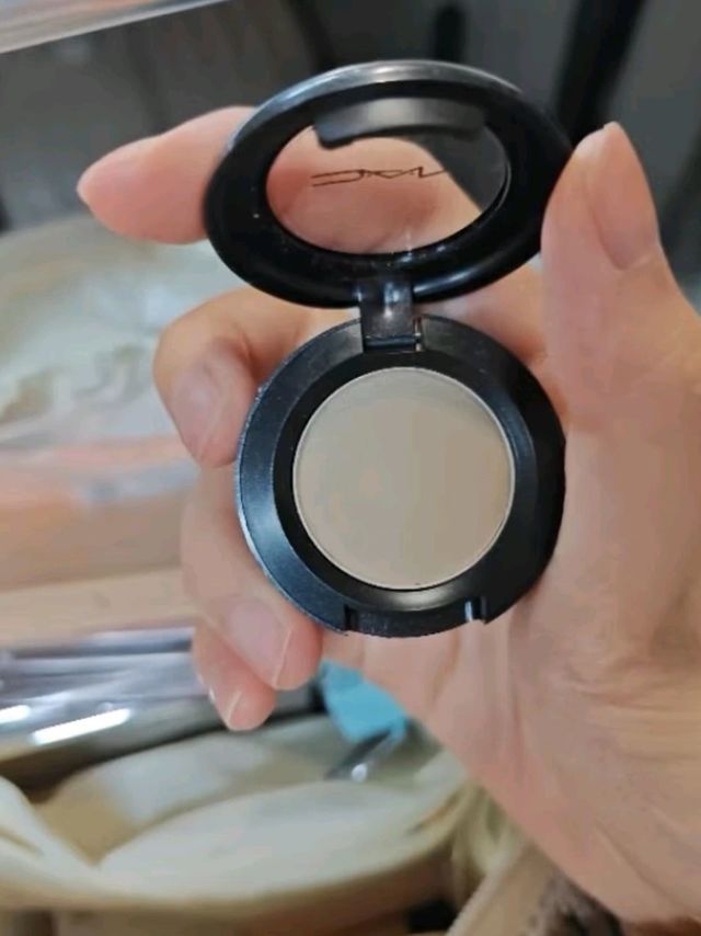 被美妆界封神的MAC小眼影，强在哪？