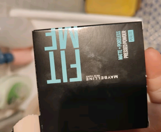 底妆救星！美宝莲小磨方粉饼
