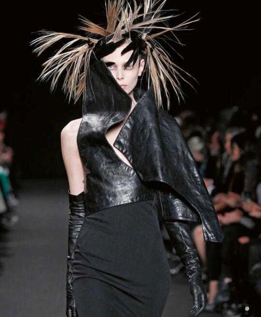 [Ann Demeulemeester]