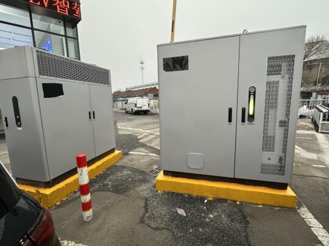 比亚迪1000kW闪充对决蔚来换电:5分钟补能谁主未来?