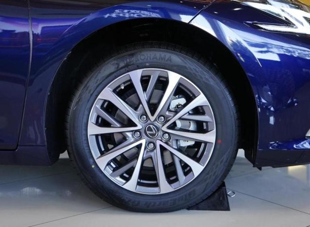 雷克萨斯ES200直降9.5万!23万开豪华车,免费保养+高保值怎么选?