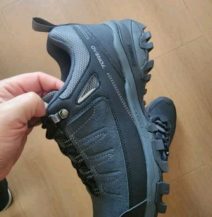 探路者登山鞋