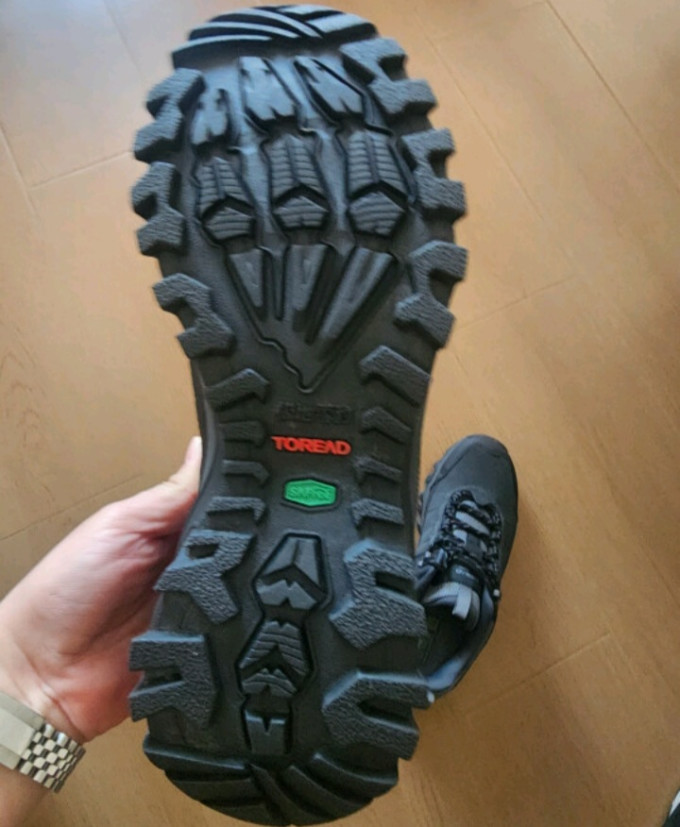 探路者登山鞋