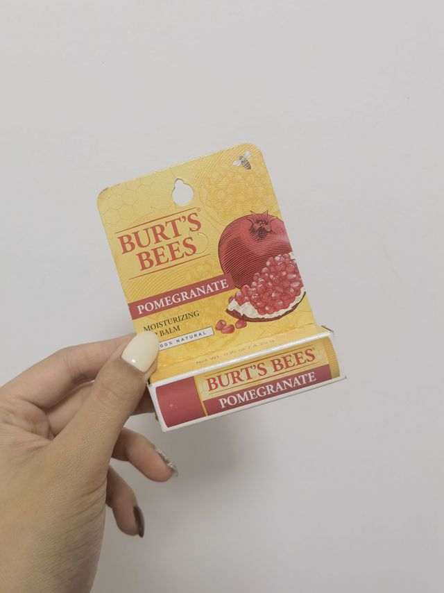 Burt’s bee 润唇膏，滋润淡化唇纹，你就选它
