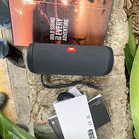 JBL FLIP ESSENTIAL 无线蓝牙音箱：音乐随行，品质生活从此开始
