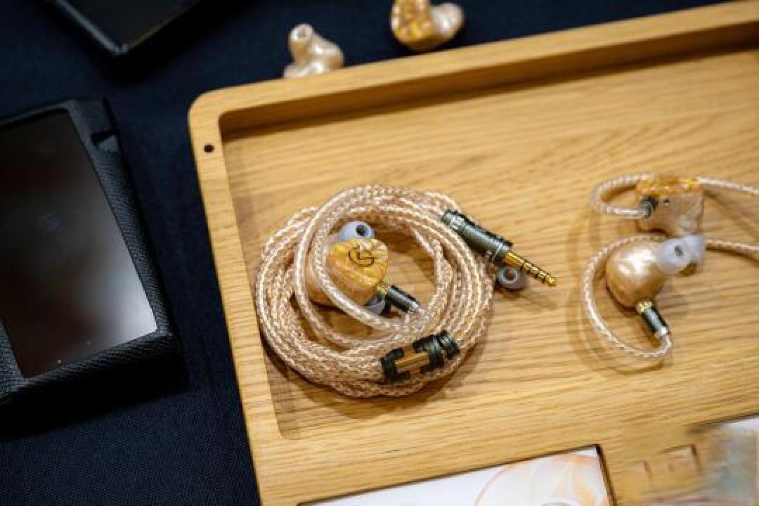 OpenAudio开阳私模耳机深度评测:如何用搭配解锁万元级耳塞的真正实力?