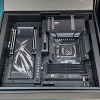 英特尔酷睿Ultra 9 285K处理器与华硕ROG MAXIMUS Z890 EXTREME