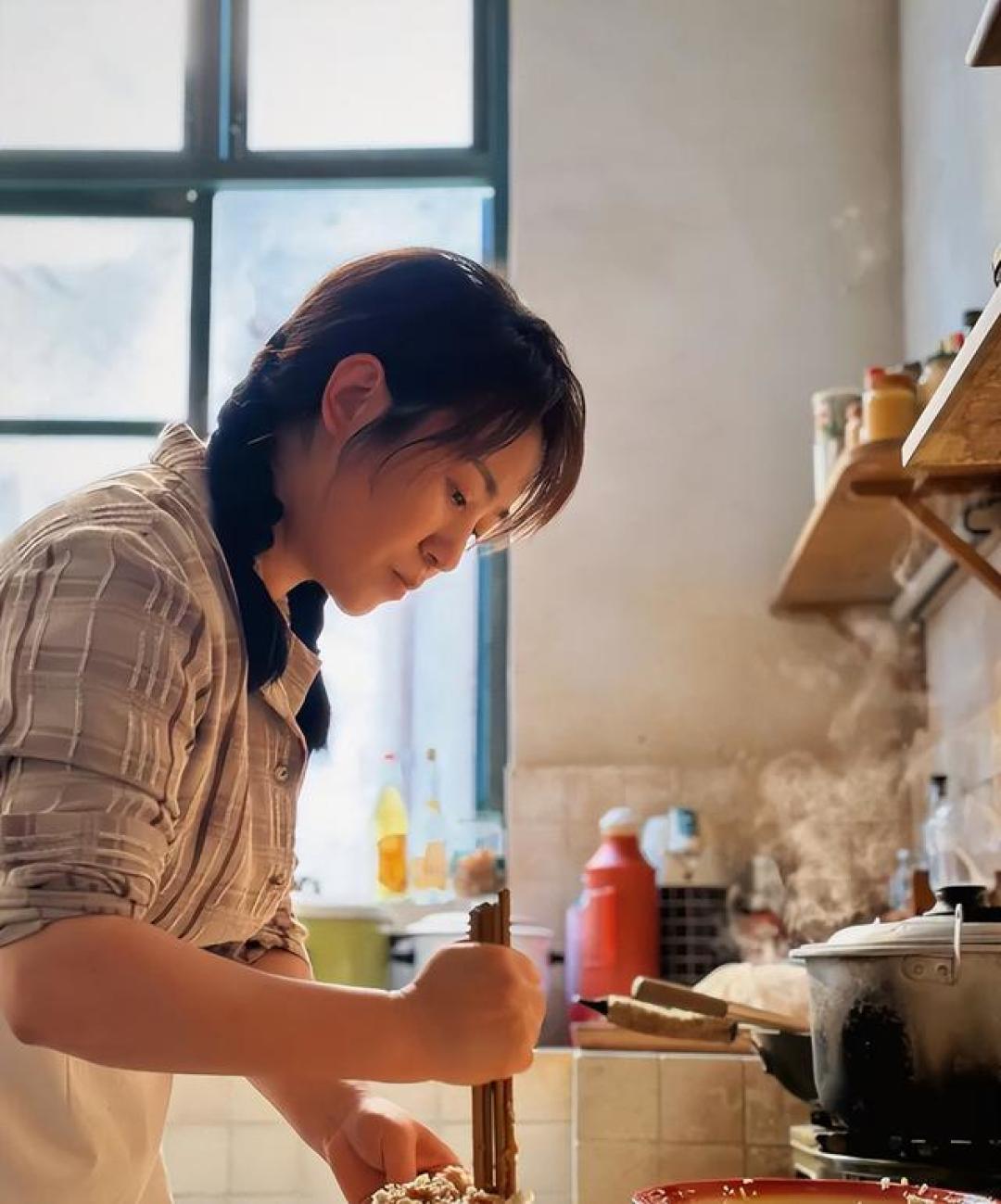 作为马丽从影二十余年来首次担纲的「大女主」电影,预告片里褪去喜剧