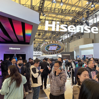 AWE 2025 I 海信首款116英寸RGB-Mini LED电视震撼亮相，开启“客厅WALL时代”