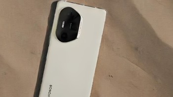 荣耀加速清仓，从4199元跌至3248元，北斗卫星+骁龙8Gen3+三主摄