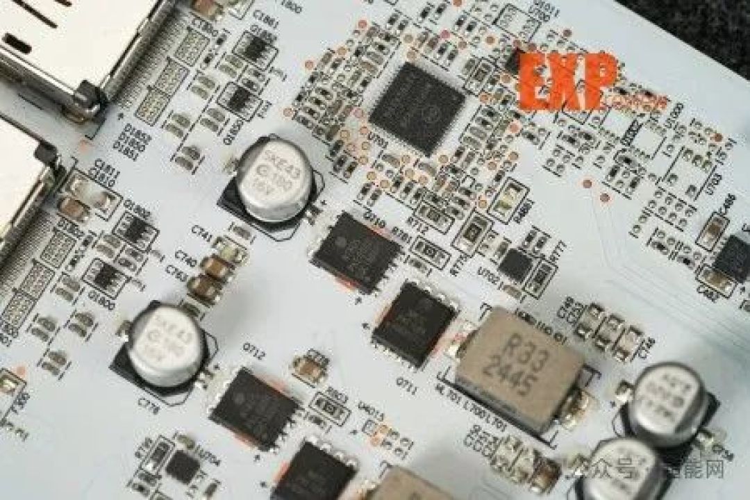 盈通RX 7650 GRE游戏高手OC显卡评测:蓝白可爱外观,高频BIOS发挥卓越性能
