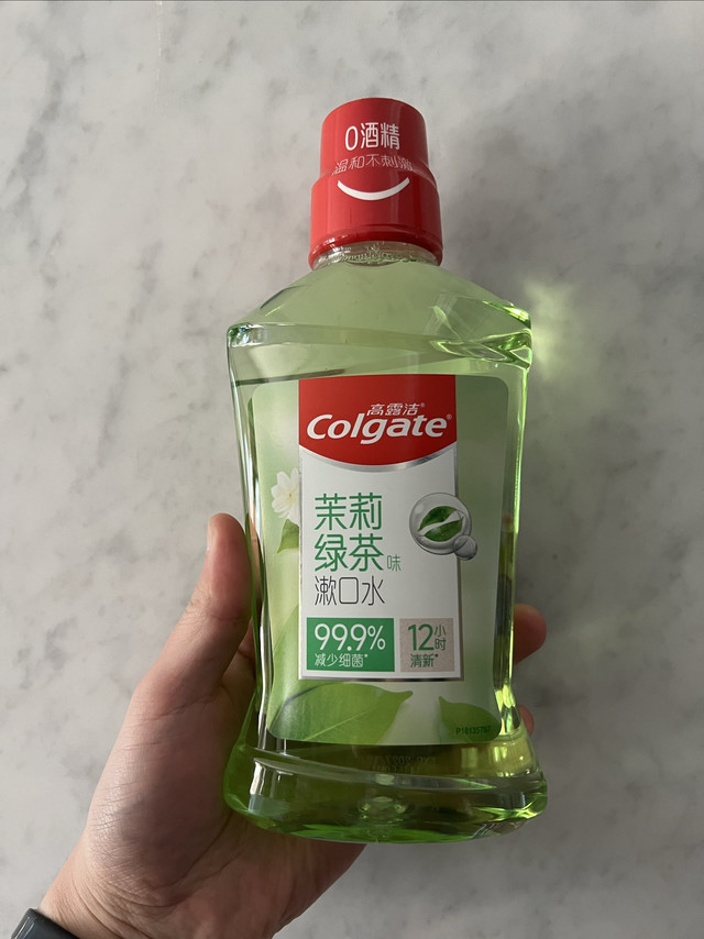 李施德林的漱口水酒精味是真的大！还是这款高露洁的便宜又好用！