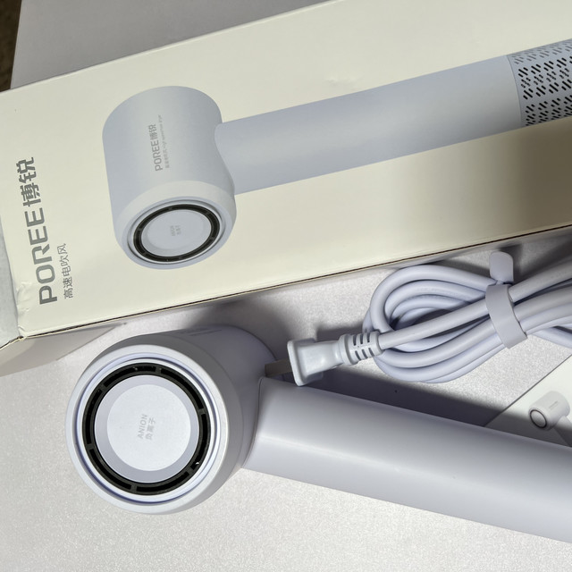 博锐高速吹风机，颜值与实力兼具的护发新宠儿