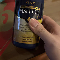 GNC健安喜铂金深海四倍鱼油软胶囊：高效纯净的Omega-3补充之选