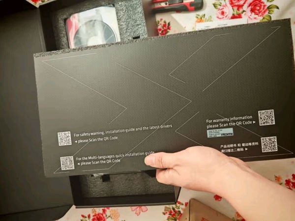 讯景XFX AMD RADEON 凤凰涅槃：16GB电竞游戏设计智能学习新选择