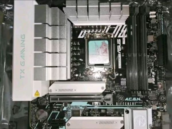 华硕B760M WIFI天选D4主板套装，搭配英特尔12代i5，性能爆表。
