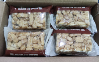 酥软三只松鼠黑糖沙琪玛，下午茶的好选择