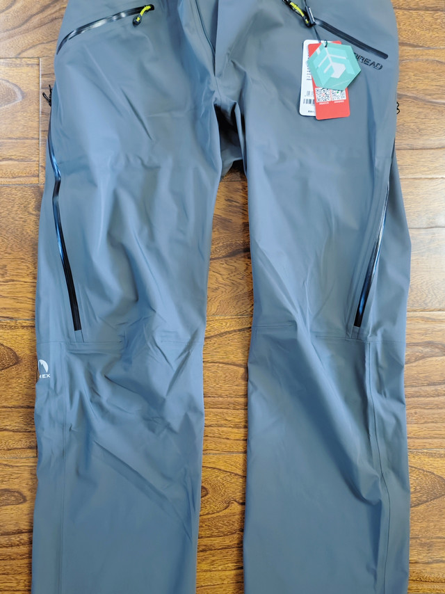 探路者冲锋裤，春夏季徒步神器！