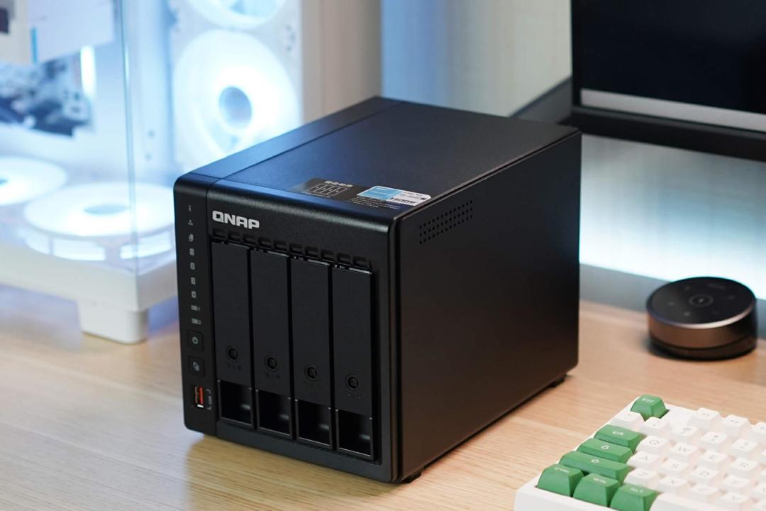 家用NAS新标杆!威联通TS-464C2体验:四盘位+双M.2,5Gbps极速传输与企业级系统加持