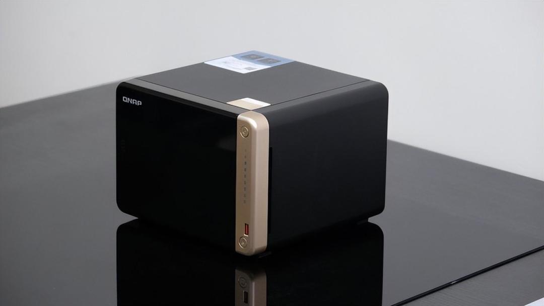 家用NAS新标杆!威联通TS-464C2体验:四盘位+双M.2,5Gbps极速传输与企业级系统加持
