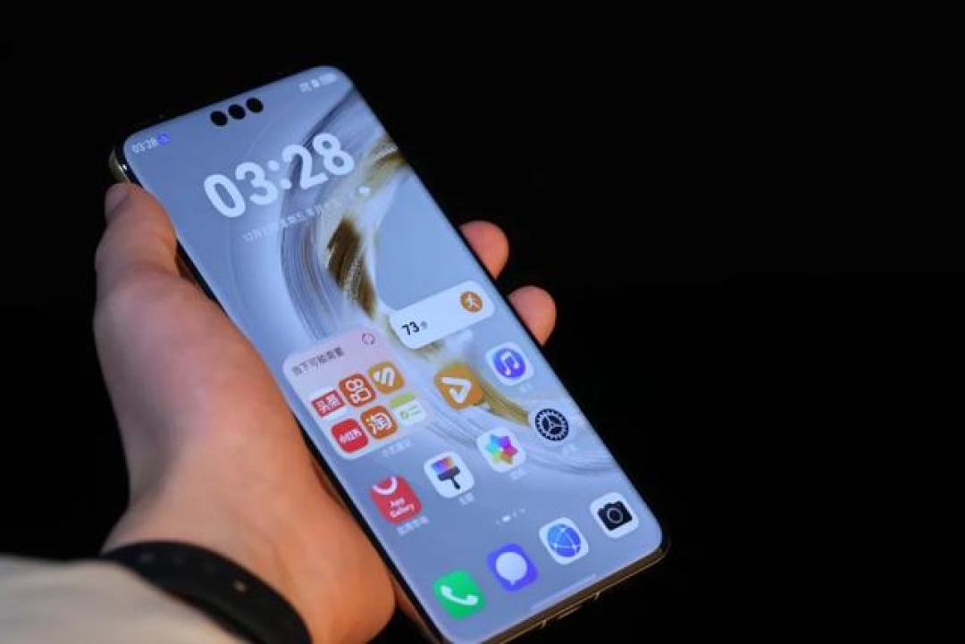 鸿蒙5.0颠覆体验！Mate70 Pro+升级实测：流畅度翻倍，AI黑科技太炸了