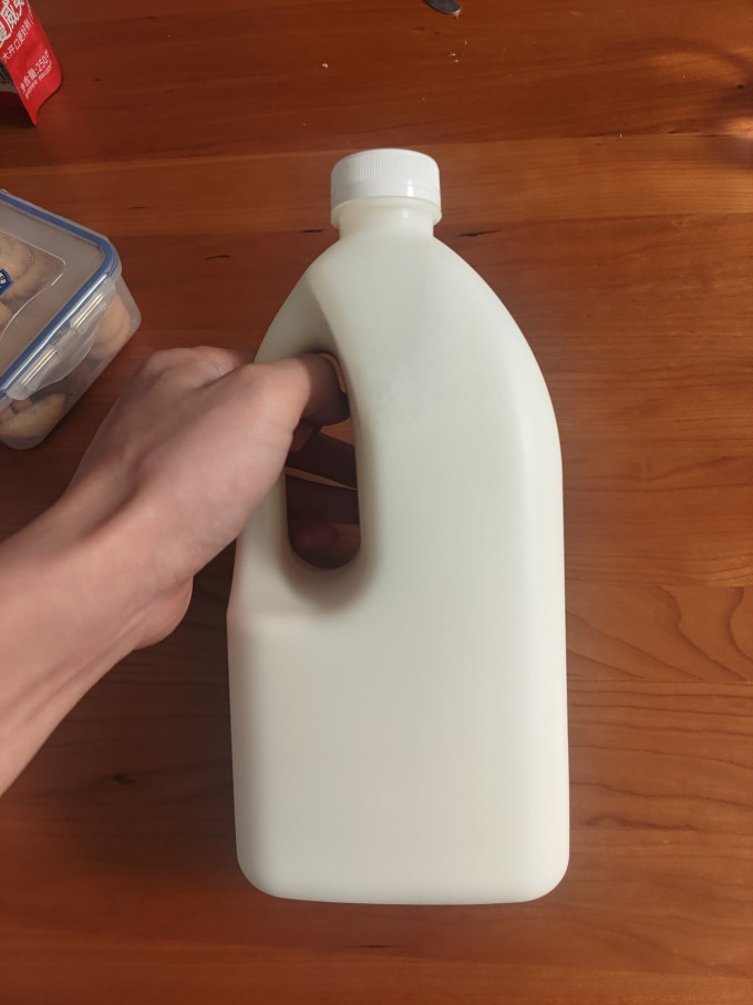 三元大桶装的家庭巴氏牛奶虽然味道淡如水,但胜在新鲜