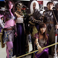 痛包、cosplay与白痴标语牌：90后父母这样守护二次元青春