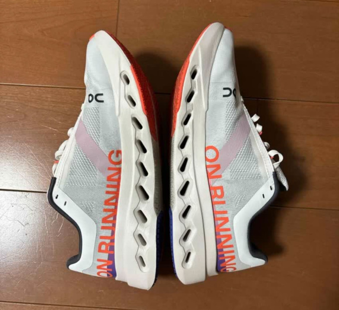 跑鞋