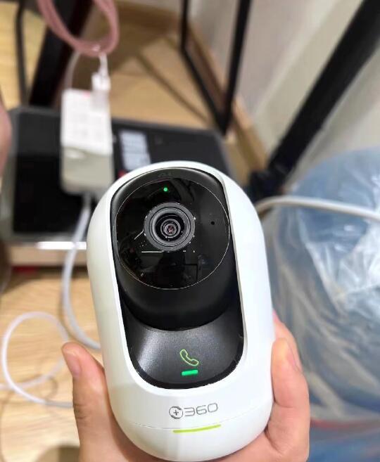 入手360云台已经一个月了,它彻底改变了我对智能家居监控的认知。这款云台摄像头安装简单,通过手机APP就能轻松操控,130度广角镜头配合360度全景视野,让家中每个角落都一览无余。夜视功能清晰度令人惊