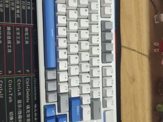 98键三模机械键盘。雷柏值得一看。