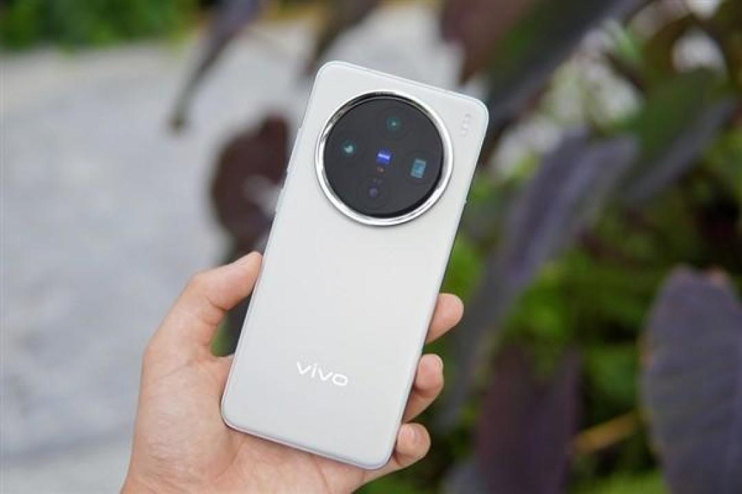vivo X200 Ultra影像革命:双芯全焦段重塑手机摄影天花板
