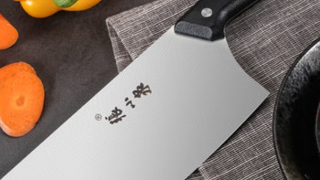 陶瓷刀与不锈钢刀大比拼：两年厨房使用经验揭秘谁更适配！