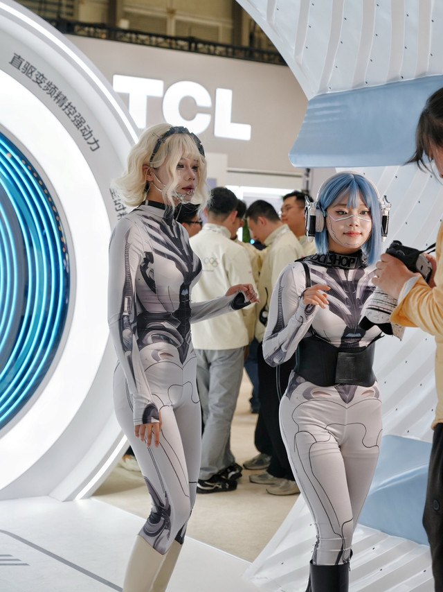 AWE TCL冰洗：小黄人+伏羲大模型加持，磁控保鲜，全系自动制冰