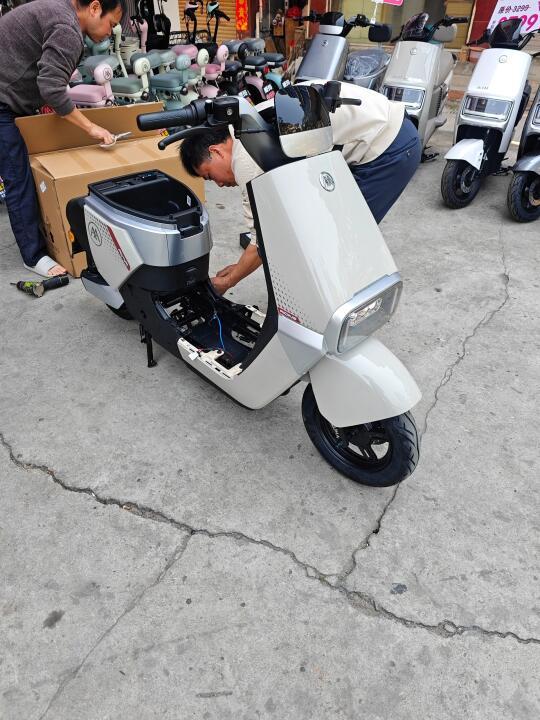 爱玛领航官提车