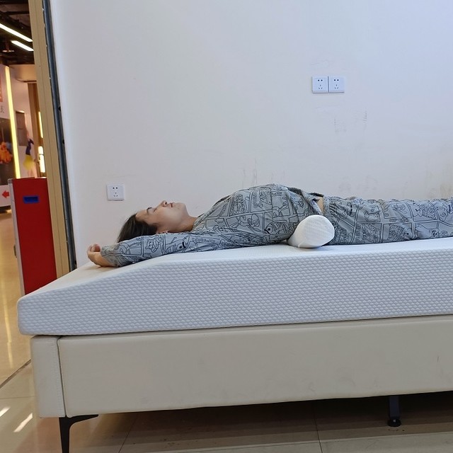 用护脊床垫调整睡姿，躺着就能养生，何乐而不为？