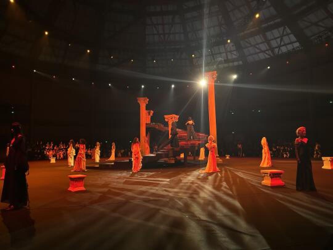 Freja上海大秀演绎美第奇传奇 2025春夏系列以金箔星屑织就时空对话