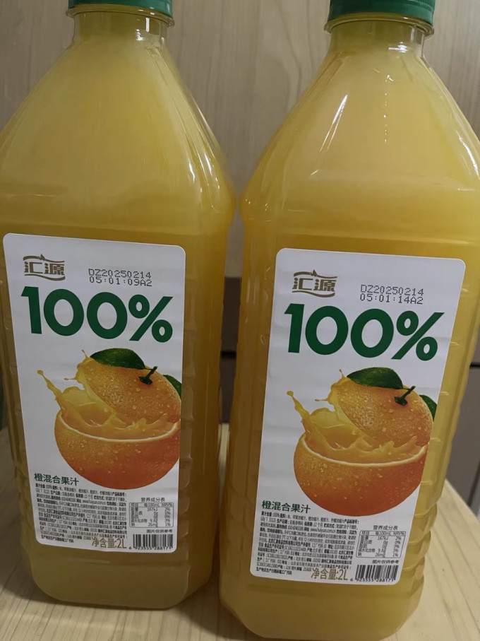 主打100%纯果汁配方,采用浓缩橙汁还原工艺,不添加糖,防腐剂及人工