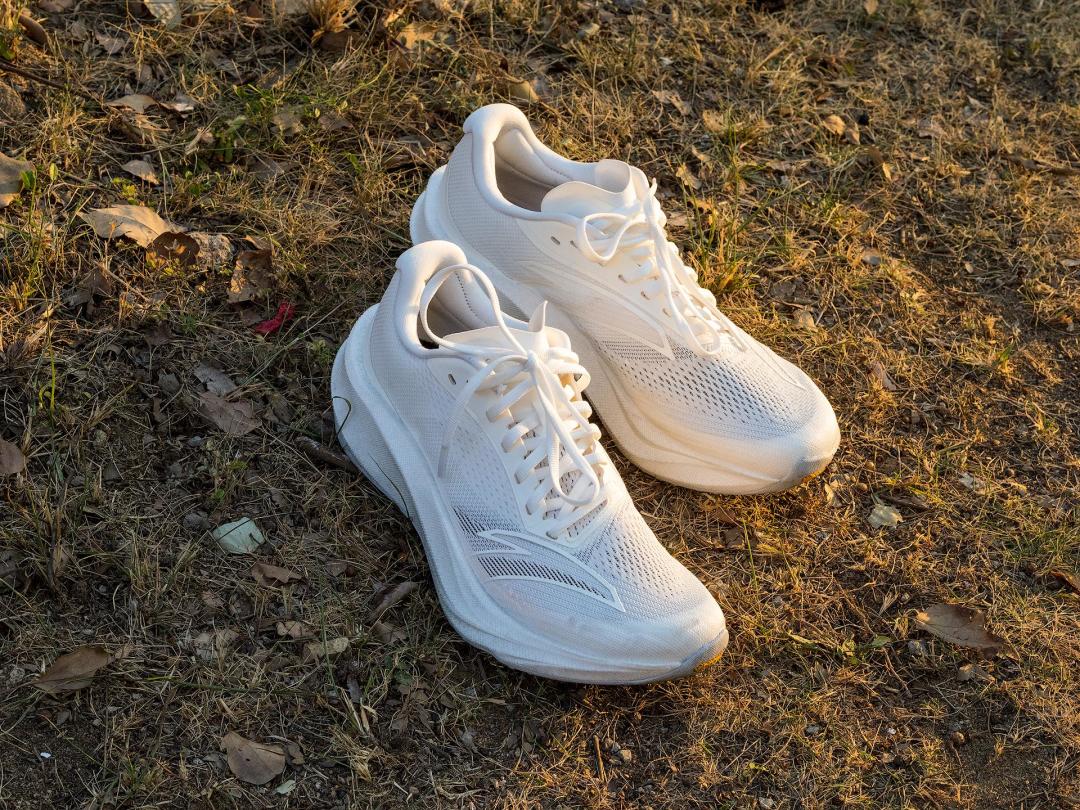 安踏柏油路霸3深度测评:宽脚福音还是高脚背雷区?Vibram大底真香吗?