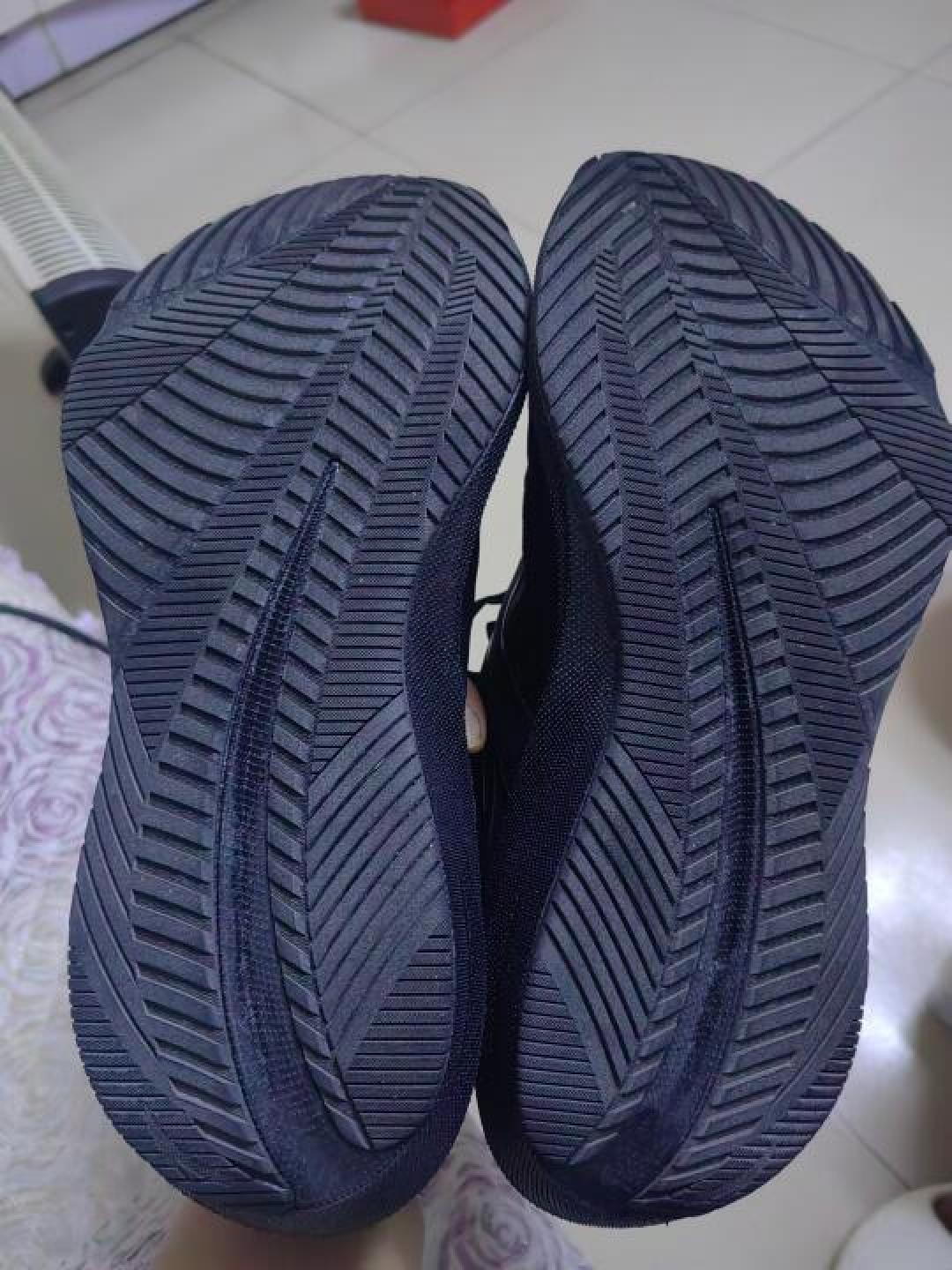 安踏柏油路霸3深度测评:宽脚福音还是高脚背雷区?Vibram大底真香吗?